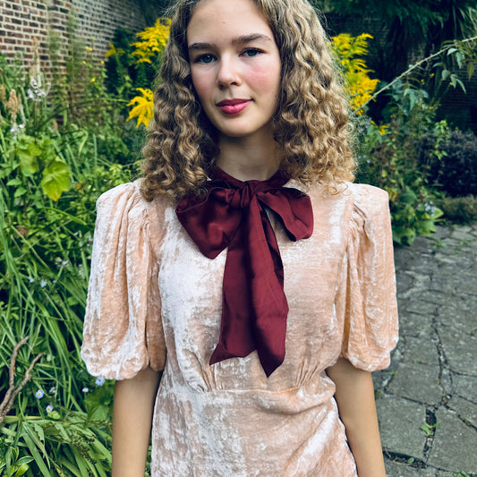 Sophie blouse in ballet pink velvet with contrast tie